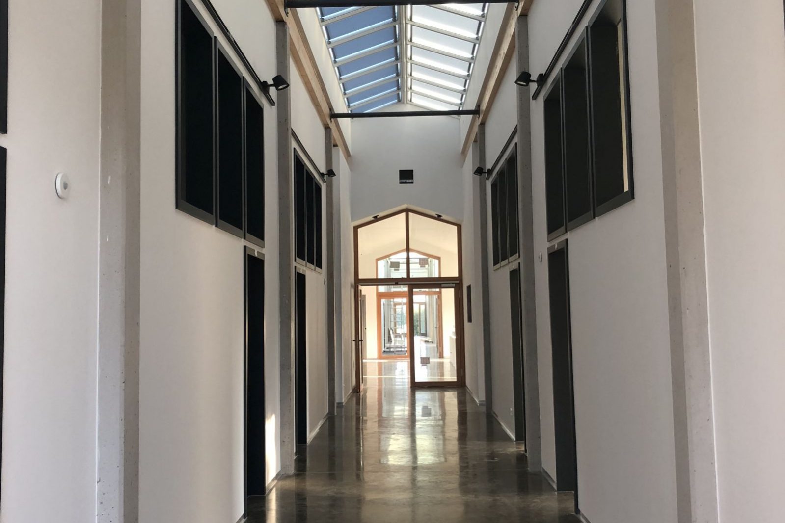 HPE  16040 190702 Seitenansicht Nacht 2 1599x1066 - HPE Hartlauer Präzisions Elektronik GmbH Neubau Übersee