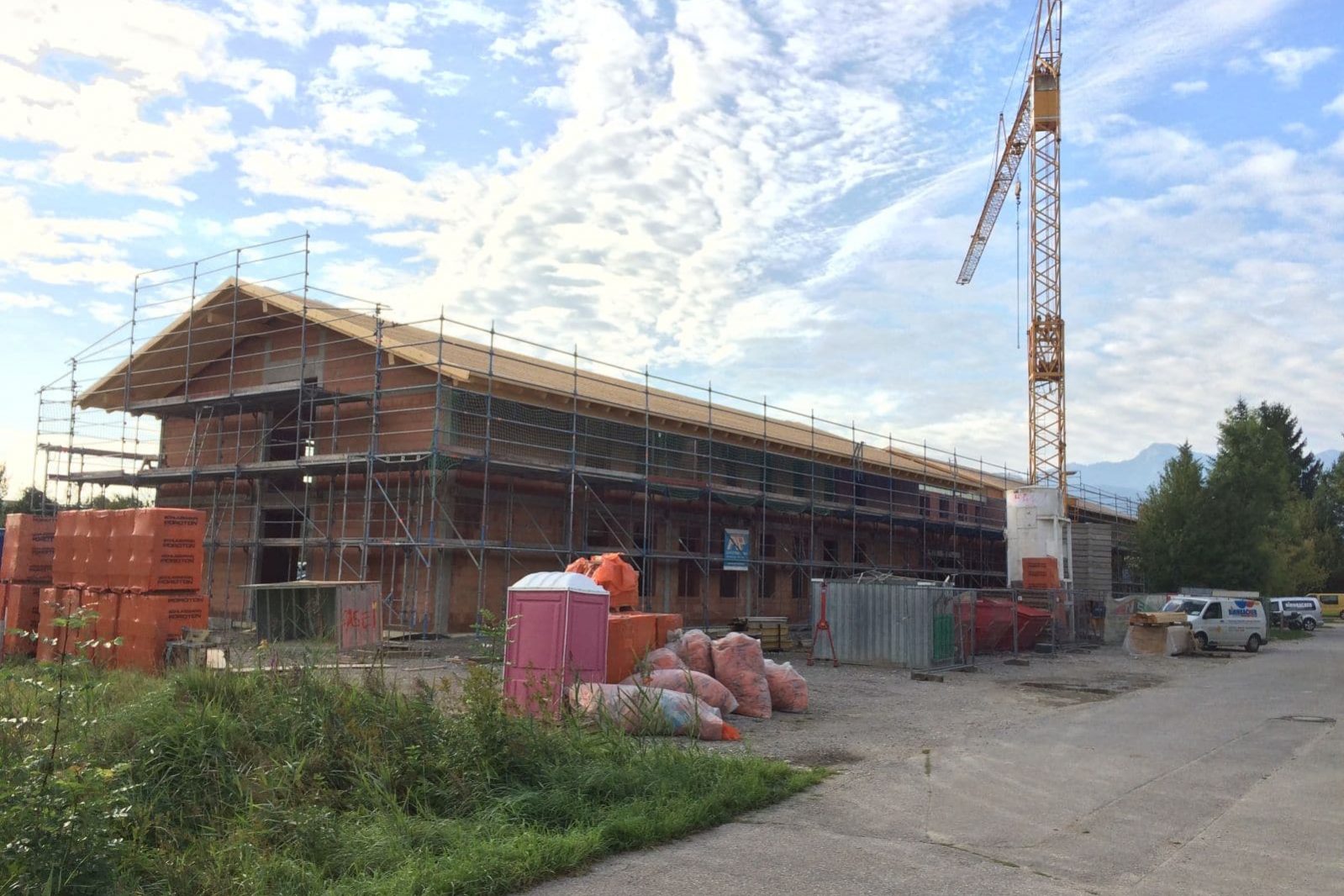 HPE  16040 190702 Seitenansicht Nacht 4 1599x1066 - HPE Hartlauer Präzisions Elektronik GmbH Neubau Übersee