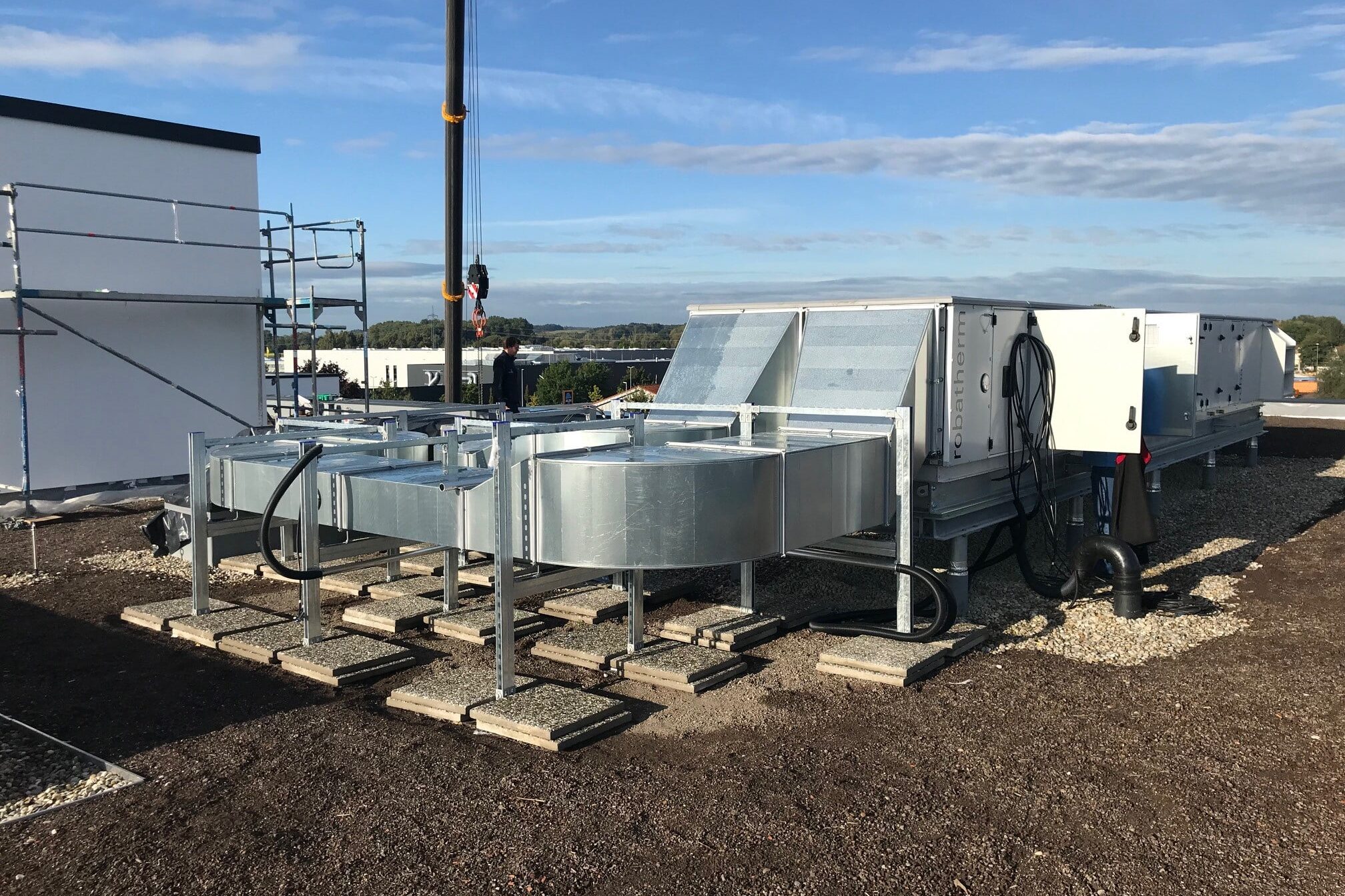 18029 Dach 2016x1344 - Verwaltungsgebäude Richter + Frenzel GmbH  Co. KG