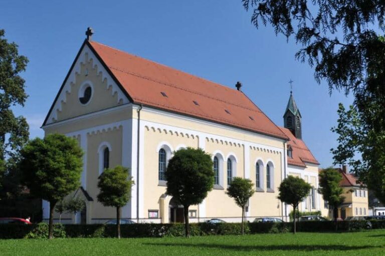 19072 Aussen Front 768x512 - Referenzen