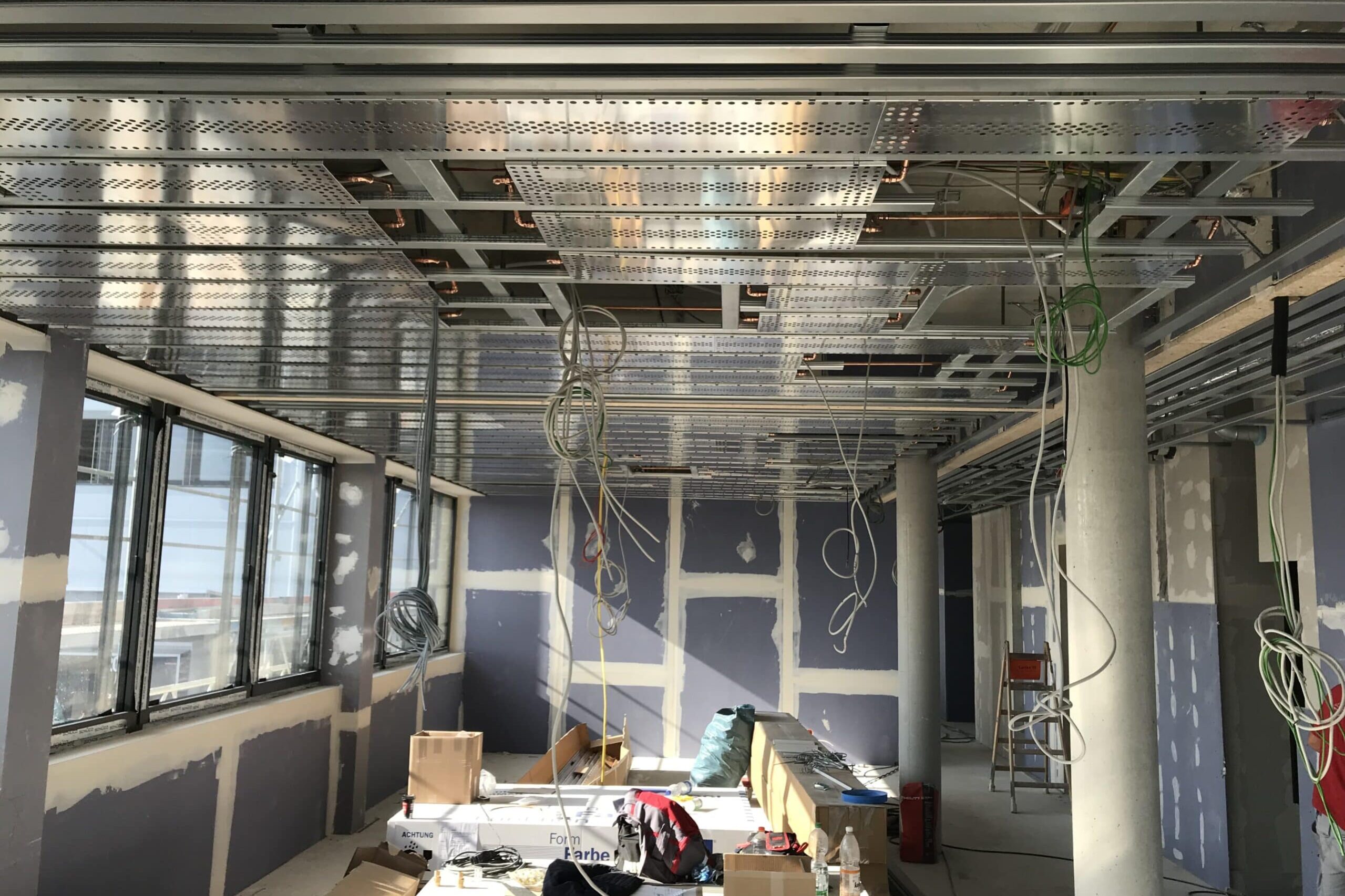 18029 innen2 scaled 2559x1706 - Verwaltungsgebäude Richter + Frenzel GmbH  Co. KG